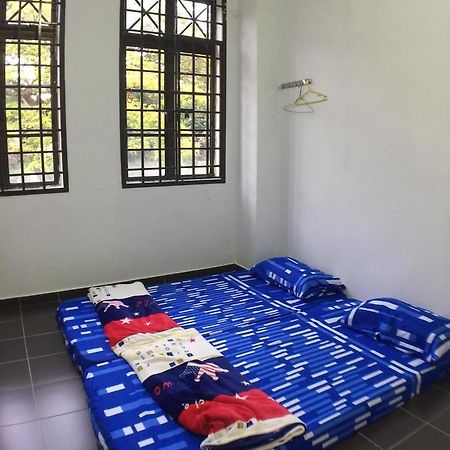 Jiaxin Hostel Ulu Tiram Exterior foto