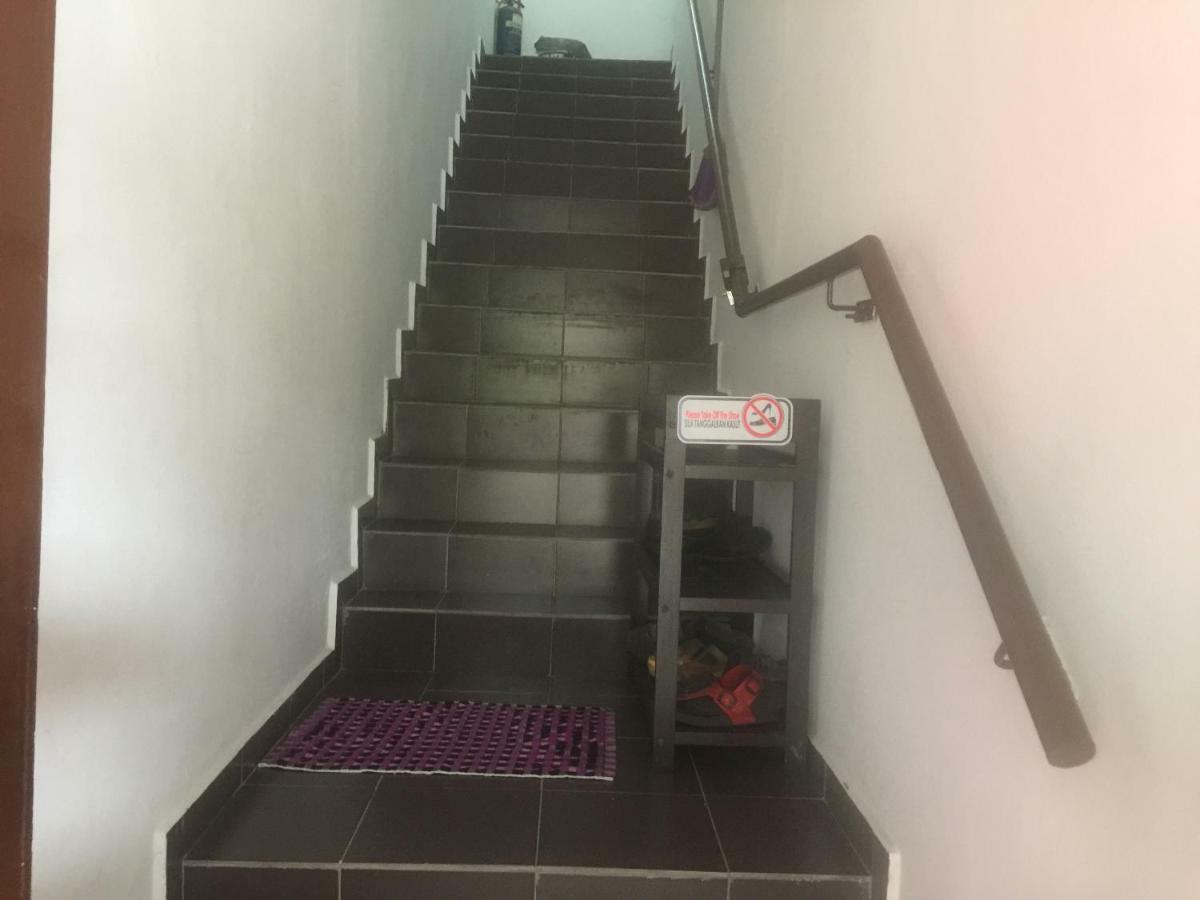 Jiaxin Hostel Ulu Tiram Exterior foto